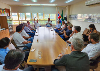 O prefeito de Itapetininga, Jeferson Brun, recebeu nesta sexta-feira (19), a visita do Secretário de Estado da Agricultura e Abastecimento, Guilherme Piai, para uma reunião com representantes do agronegócio de Itapetininga. (Divulgação)