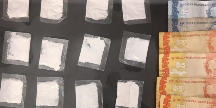 Polícia Militar apreendeu drogas. (Divulgação)