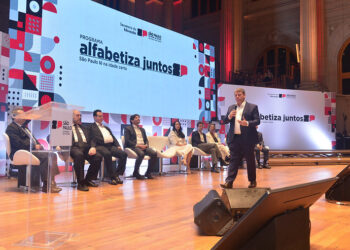 O governador Tarcísio de Freitas durante o lançamento do Programa Alfabetiza Juntos SP. (Francisco Cepeda / Governo do Estado de SP)