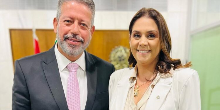 A deputada federal Simone Marquetto (MDB-SP) e o presidente da Câmara, Arthur Lira (PP-AL)