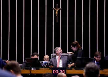 A deputada federal Simone Marquetto (MDB-SP) e o presidente da Câmara Federal, Arthur Lira (PP-AL). (Divulgação)