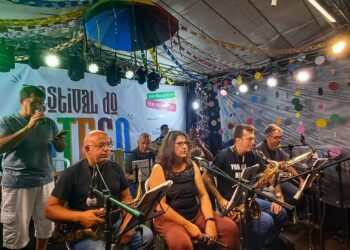 Um palco foi montado para receber as bandas que vão animar quem passar pelo local nos seis dias de festa. ( Facebook/Secretaria de Cultura e Turismo de Itapetininga)