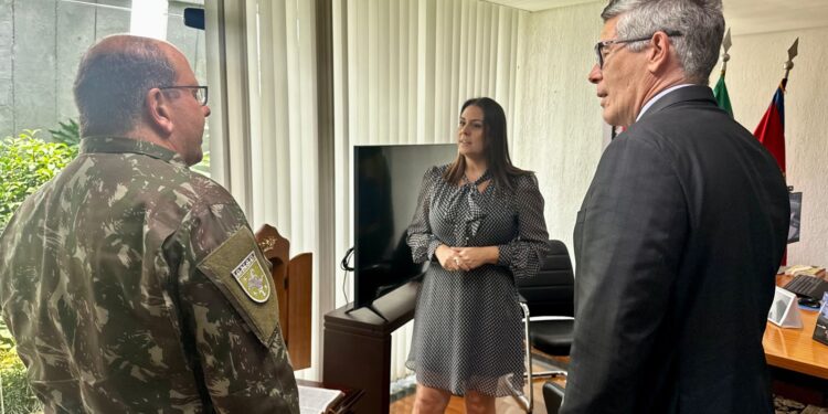 A deputada federal Simone Marquetto visita Quartel-General do Comando Militar do Sudeste em São Paulo. (Divulgação)