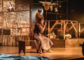 Os cursos oferecidos gratuitamente pelos NACs proporcionam a vivência da prática teatral. (Divulgação)