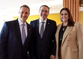 Guilherme Derrite (PL-SP), licenciado do cargo de Secretário de Segurança Pública do Estado de São Paulo, o deputado federal Vitor Lippi (PSDB-SP) e a deputada federal Simone Marquetto (MDB-SP). (Divulgação)