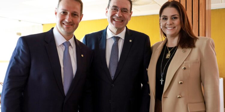 Guilherme Derrite (PL-SP), licenciado do cargo de Secretário de Segurança Pública do Estado de São Paulo, o deputado federal Vitor Lippi (PSDB-SP) e a deputada federal Simone Marquetto (MDB-SP). (Divulgação)