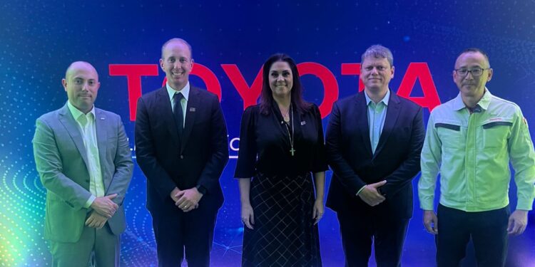 A deputada federal Simone Marquetto (MDB-SP) fez parte da comitiva do vice-presidente Geraldo Alckmin e do governador de São Paulo, Tarcísio de Freitas (Republicanos), na Toyota, em Sorocaba. (Divulgação)