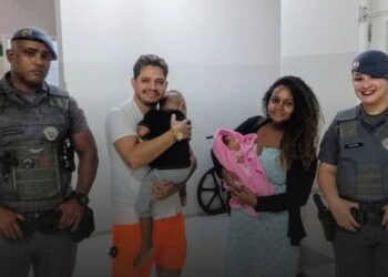 Policiais salvaram bebê engasgada em Tatuí. (Divulgação)