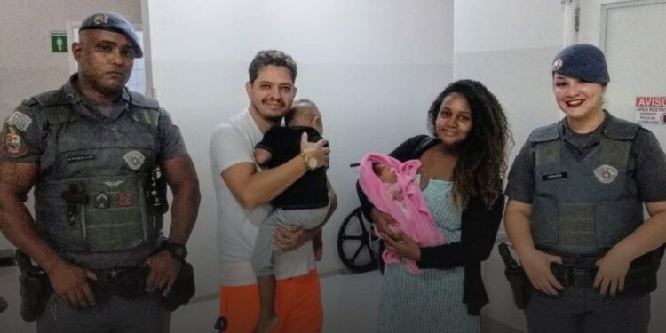 Policiais salvaram bebê engasgada em Tatuí. (Divulgação)