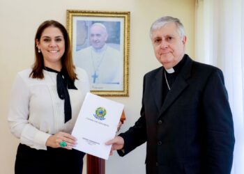a deputada federal Simone Marquetto (MDB-SP) participou de uma audiência com o Núncio Apostólico, Dom Giambasttista Diquattro, representante do Papa Francisco no Brasil. (Divulgação)