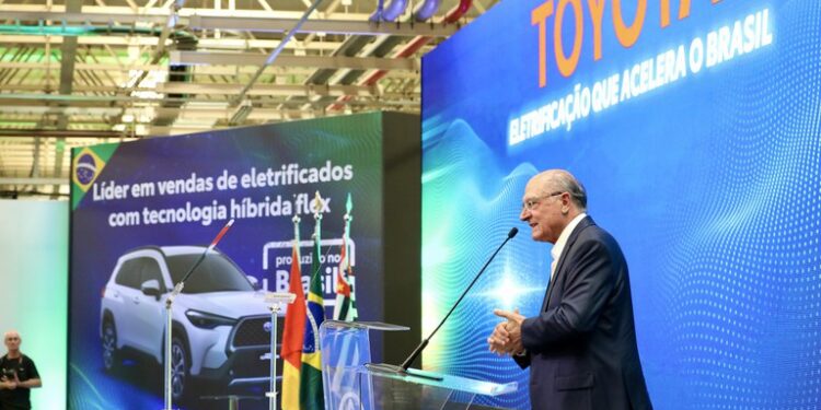O vice-presidente e ministro do Desenvolvimento, Indústria, Comércio e Serviços, Geraldo Alckmin, durante o evento de anúncio de investimentos da Toyota. Foto: Valdenio Vieira/SEAUD