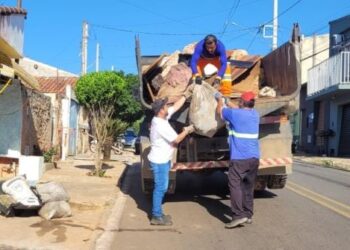 O trabalho tem como objetivo conscientizar a população sobre a importância de se eliminar possíveis criadouros do mosquito transmissor da Dengue, Chikungunya e Zika. (Divulgação/Prefeitura de Itapetininga)