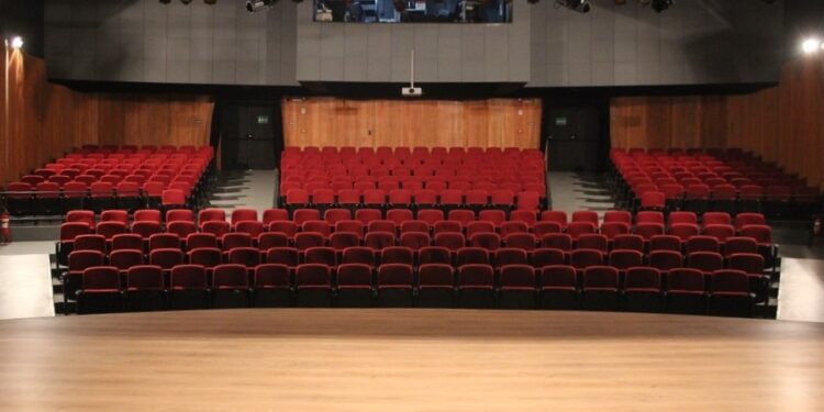 Teatro do Sesi Piracicaba tem 328 lugares e traz programação gratuita (Foto: Divulgação)