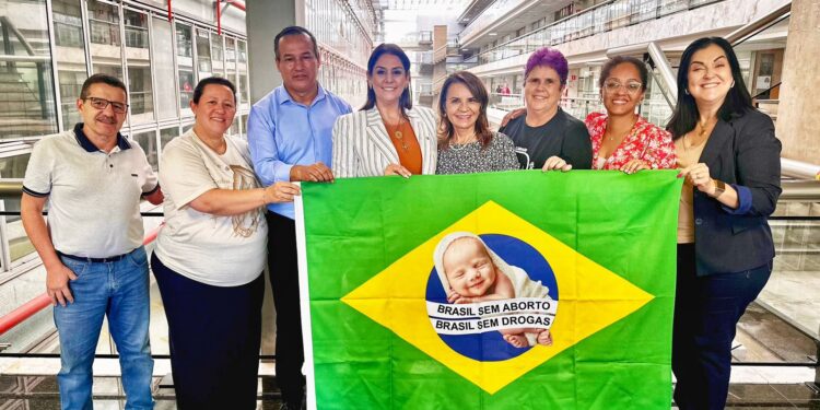 A primeira reunião da deputada federal Simone Marquetto (MDB-SP) como Coordenadora do Estado de São Paulo da Frente Parlamentar Pró-Vida no Congresso Nacional. (Divulgação)