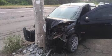 Na maioria dos casos, após a colisão, é necessária a substituição do poste e a reconstrução da rede de distribuição de energia, o que pode levar tempo até ser concluída. (Arquivo)