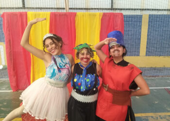 Alunas do curos de teatro. (Divulgação)