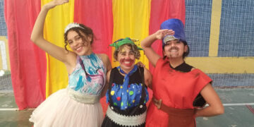 Alunas do curos de teatro. (Divulgação)