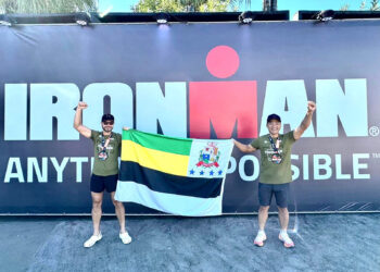 Atletas com a bandeira do município de Itapetininga. (Divulgação)