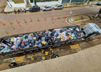 Caminhão com donativos. (Divulgação)