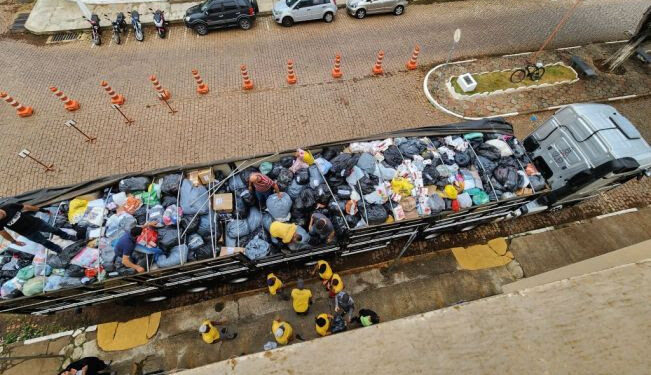 Caminhão com donativos. (Divulgação)