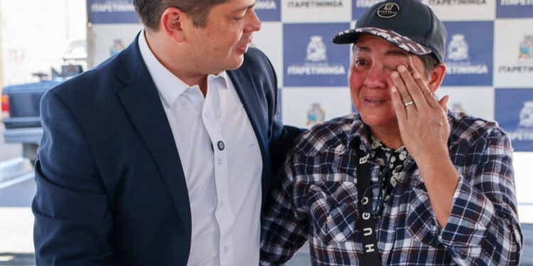 Sorrisos, lágrimas e muita emoção foram os principais registros de um momento histórico para as 164 famílias. (Divulgação)