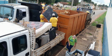 Caminhão com resíduos. (Divulgação)