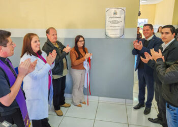 Pessoas aplaudindo. (Divulgação)