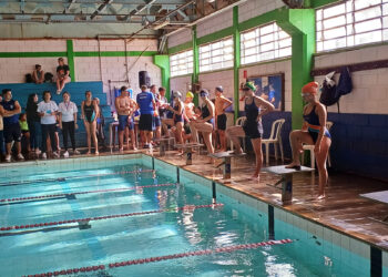 Nadadores se preparando. (Divulgação)