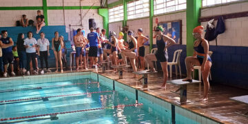 Nadadores se preparando. (Divulgação)