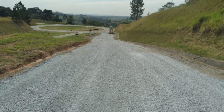 Rua recebendo a manutenção. (Divulgação)