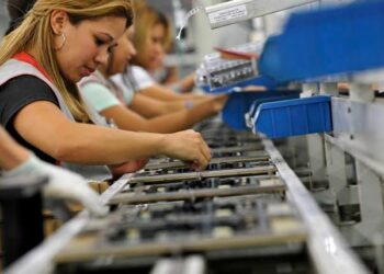 Pessoas trabalhando. (Divulgação)