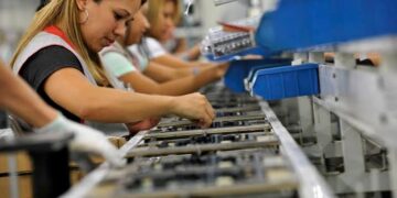 Pessoas trabalhando. (Divulgação)