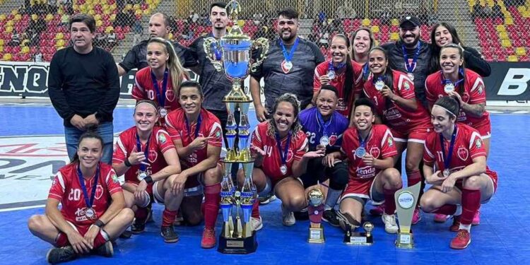 O time do Casi Itapetininga venceu o ADEF Utopia por 6 a 2 e se tornou o primeiro campeão do Torneio Aberto de Futsal Cruzeiro do Sul - Cruzeirão 2024. (Divulgação)