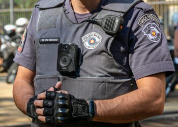 O edital do governo de São Paulo para a aquisição de 12 mil novas câmeras aos agentes prevê a gravação de vídeos no modo intencional, ou seja, sendo o policial responsável por gravar ou não uma ocorrência. (Divulgação/ Governo do Estado de São Paulo)