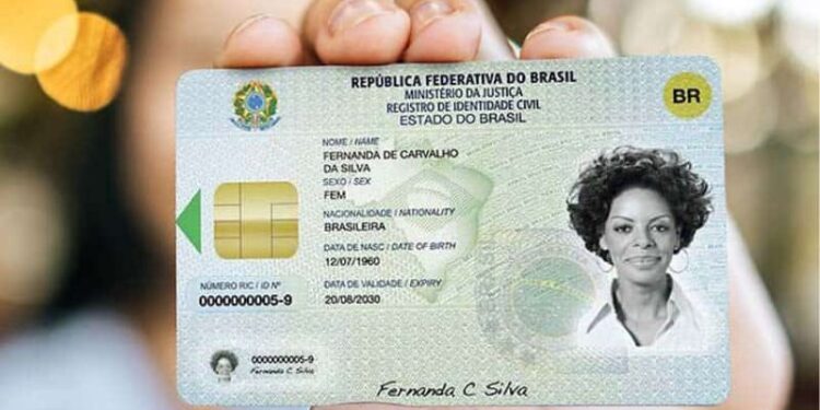 A Carteira de Identidade Nacional adota o número do Cadastro de Pessoas Físicas (CPF) como Registro Geral Nacional, eliminando uma possível duplicidade na identificação do cidadão e reduzindo possibilidades de fraudes. (Agência Brasil)