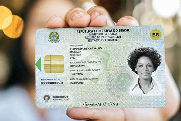 A Carteira de Identidade Nacional adota o número do Cadastro de Pessoas Físicas (CPF) como Registro Geral Nacional, eliminando uma possível duplicidade na identificação do cidadão e reduzindo possibilidades de fraudes. (Agência Brasil)