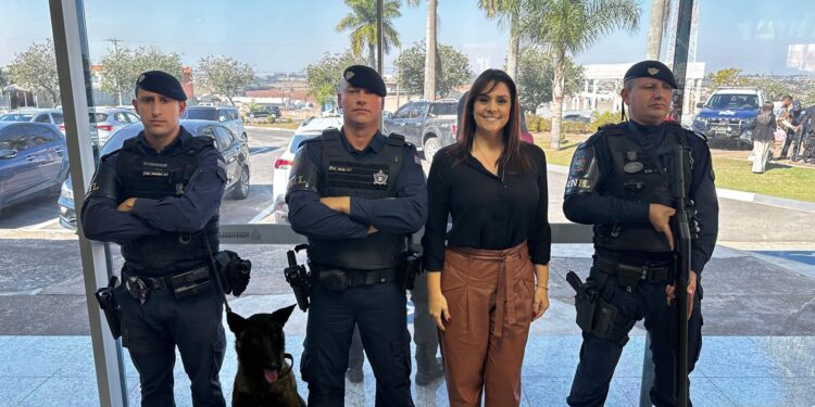 A deputada federal Simone Marquetto (MDB-SP) participou da Solenidade de Formatura e Posse da 3º Turma de Guardas Civis Municipais de Itapetininga, no Auditório Municipal ‘Alcides Rossi’, em Itapetininga. (Divulgação)