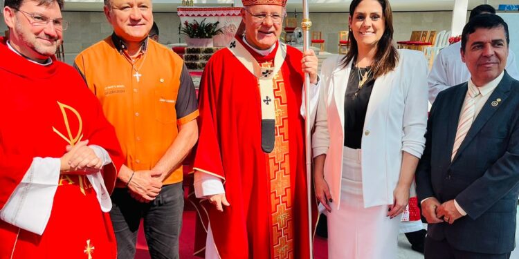 A deputada federal Simone Marquetto (MDB-SP) participou da Santa Missa pelo Movimento Pró-Vida, celebrada pelo Cardeal Dom Paulo Cezar. (Divulgação)