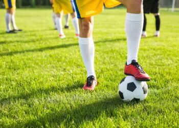 A competição é uma oportunidade única para os fãs do futebol local reviverem momentos memoráveis e apoiarem seus times favoritos.. (Freepik)