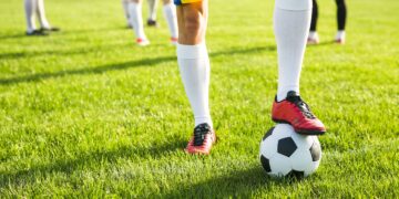 A competição é uma oportunidade única para os fãs do futebol local reviverem momentos memoráveis e apoiarem seus times favoritos.. (Freepik)