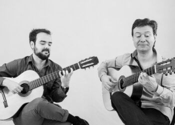 O Duo Acaicá surge da vontade de tocar um repertório voltado para o violão, mas não exclusivamente. (Divulgação)