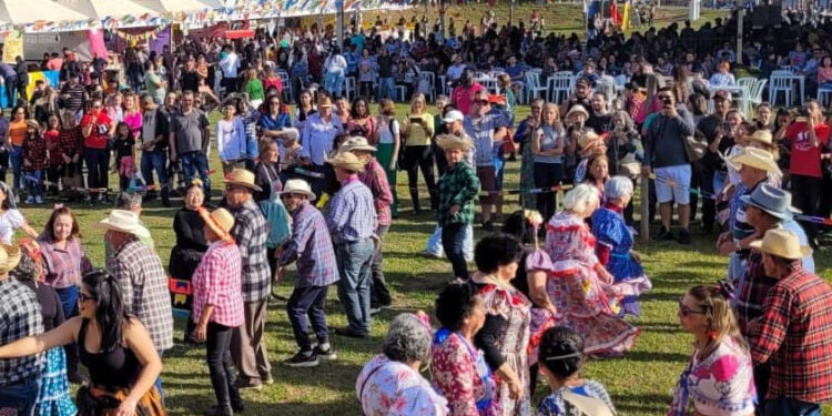 Esta celebração junina é uma verdadeira homenagem às tradições juninas e traz como proposta, angariar fundos para as entidades beneficentes do município, por meio de barracas com a venda dos mais variados itens. (Divulgação/ Prefeitura de Itapetininga)