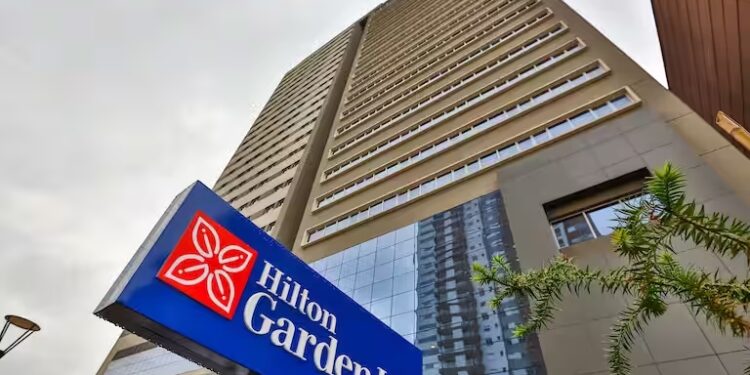 O Hilton Garden Inn apresenta um padrão quatro estrelas e será administrado pela empresa Atlântica. (Divulgação)