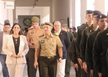 Simone Marquetto na Escola Preparatória de Cadetes do Exército. (Divulgação)