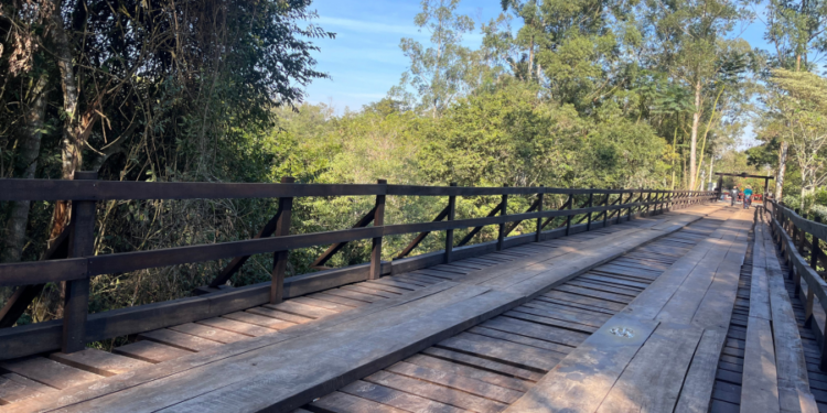 Inauguração da Ponte dos Tropeiros, totalmente revitalizada em seus 72 metros, beneficia diretamente aproximadamente 10 mil moradores dos bairros Porto Velho, Cercadinho, Viracopos, Bairro das Antas, Fazendinha, Várzea e Varginha. (Divulgação/Prefeitura de Itapetininga)