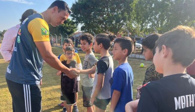 A grande atração do projeto é que os treinos, que acontecem nas manhãs de sábado, serão comandados pessoalmente pelo ex-jogador da Seleção Brasileira, Ricardo Oliveira, que traz consigo, uma história de vida inspiradora e de sucesso. (Divulgação)