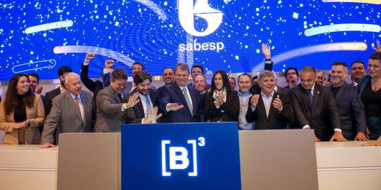 A privatização da Sabesp foi concluída nesta terça-feira (23) com o evento de toque de campainha na B3. (Divulgação)