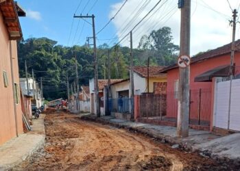 De acordo com a Secretaria de Obras e obedecendo a logística necessária aos trabalhos, primeiramente serão instaladas a rede de galerias e sarjetas.