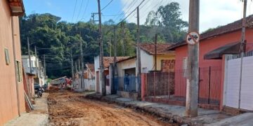 De acordo com a Secretaria de Obras e obedecendo a logística necessária aos trabalhos, primeiramente serão instaladas a rede de galerias e sarjetas.