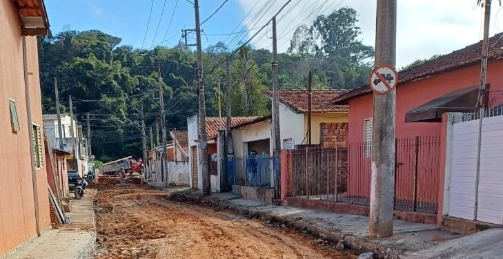 De acordo com a Secretaria de Obras e obedecendo a logística necessária aos trabalhos, primeiramente serão instaladas a rede de galerias e sarjetas.